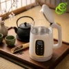 Bouilloire thermostat ecran tactile blanche en verre borosilicate avec vapeur et affichage numérique 100°C sur plateau bois