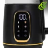 Zoom sur le panneau de contrôle noir avec bouilloire thermostat ecran tactile affichant 100 degrés et bordure dorée