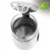 Vue plongeante sur l'intérieur en acier inoxydable d'une bouilloire thermostat ecran tactile avec filtre amovible blanc