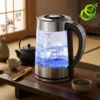Catégorie Bouilloire verre temperature reglable éclairée en bleu avec graduations de niveau d'eau sur un plateau en bois sombre
