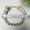 Bracelet dragon en argent tibétain | OkO-OKO™ Vue rapprochée d'un bracelet dragon en argent tibétain avec ruban à mesurer indiquant la taille du bijou tressé