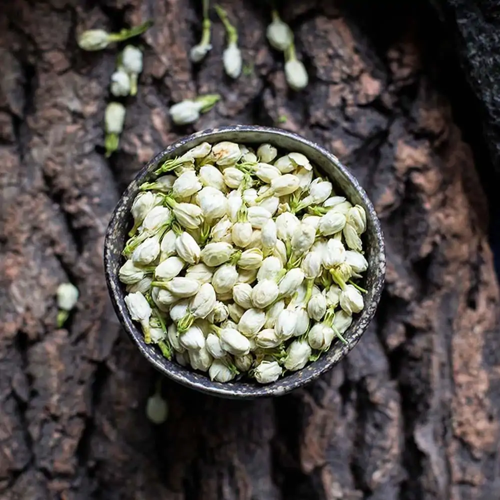 Thee en Infusie <br>Jasmijnbloem. | OkO-OKO™ Jasmijnbloementhee in een kom | oko oko