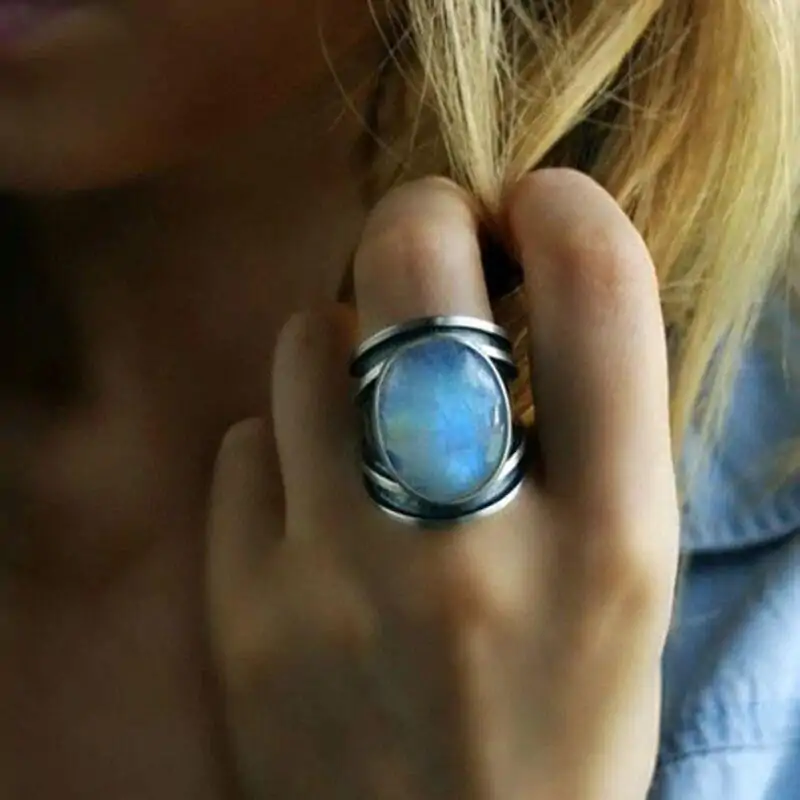 Lithotherapie Schmuck Mondstein Ring. | OkO-OKO™ Mondsteinring am Finger getragen | oko oko
