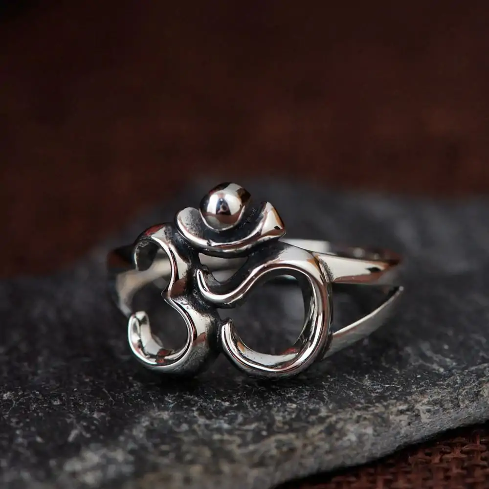 <br> Spirituele sieraden Om-ring. | OkO-OKO™ Ring Om in zilver 925 | OkO-OkO