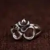 <br> Spirituele sieraden Om-ring. | OkO-OKO™ Ring Om op een tafel | OkO-OkO