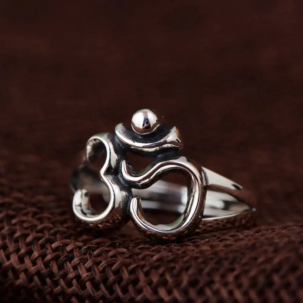 <br> Spirituele sieraden Om-ring. | OkO-OKO™ koop Ring Om mani padme hum zilver | OkO-OkO