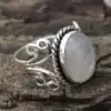 Anillo boho de piedra lunar visto de perfil | OkO-OkO