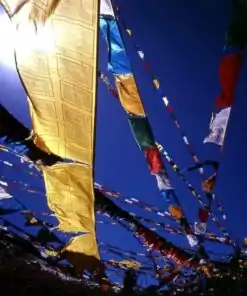 Drapeau banderole Tibetain sur ciel bleu | OkO-OkO