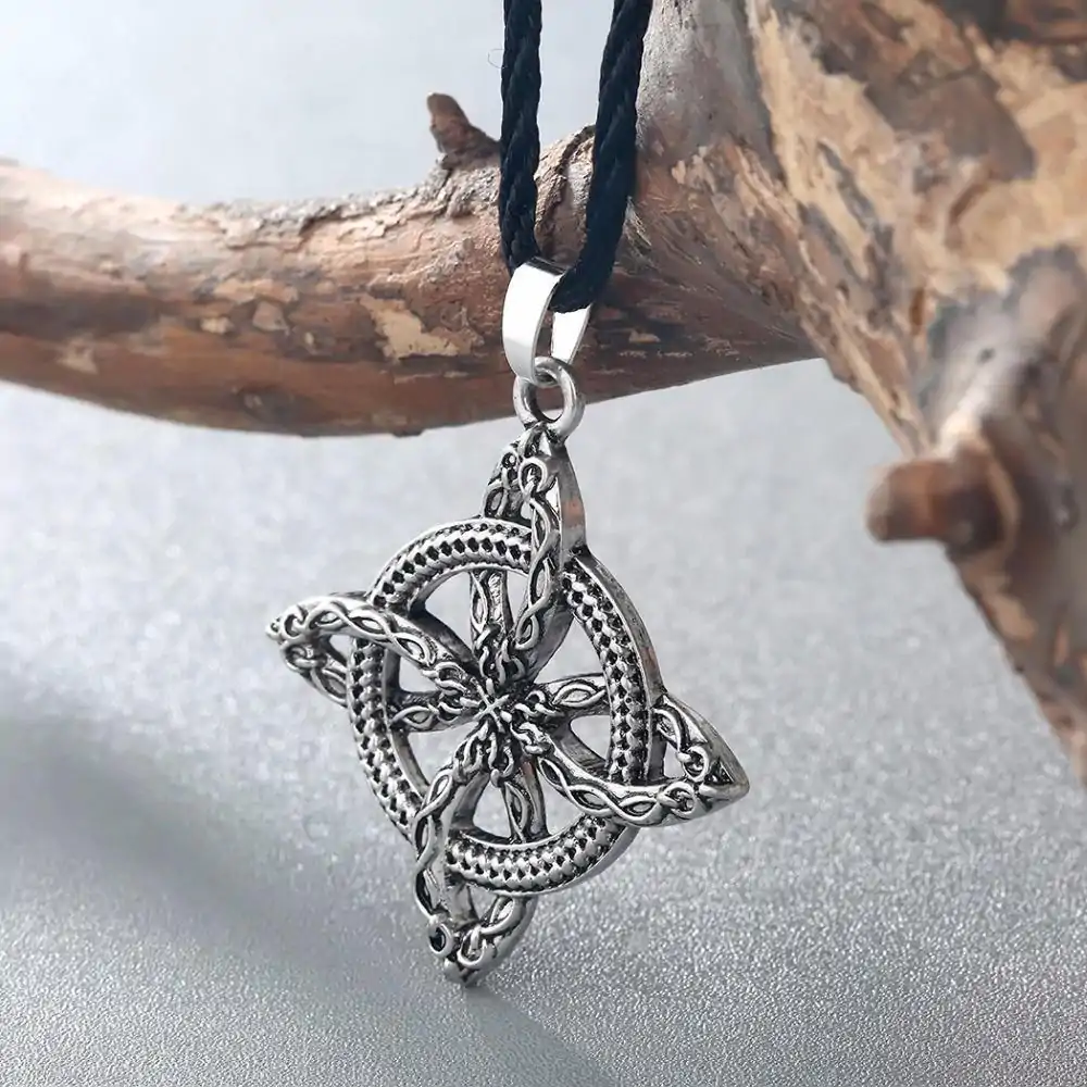 Bijou Homme <br> Collier Amulette Homme. | OkO-OKO™ Collier pour hommes noeud argenté | OkO OkO