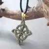 Bijou Homme <br> Collier Amulette Homme. | OkO-OKO™ Collier pour hommes noeud doré | OkO OkO