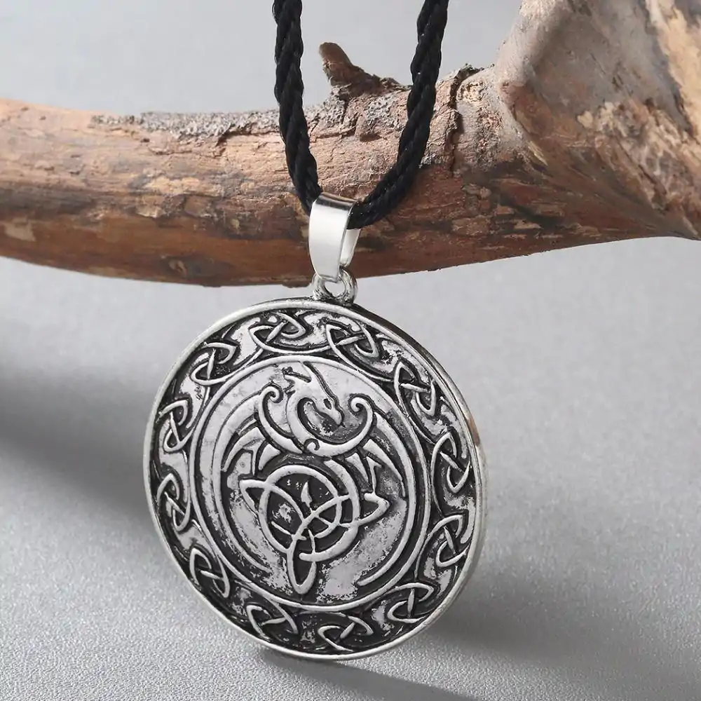 Bijou Homme <br> Collier Amulette Homme. | OkO-OKO™ Collier pour hommes dragon argenté | OkO OkO