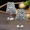 Boucles d'oreilles argent femme sur une branche d'arbre | OkO-OkO