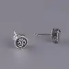 Bijou Spirituel <br> Boucles d'oreilles mantra OM en argent. | OkO-OKO™ Boucles d'oreilles matra OM en argent sur fond gris | OkO-OkO