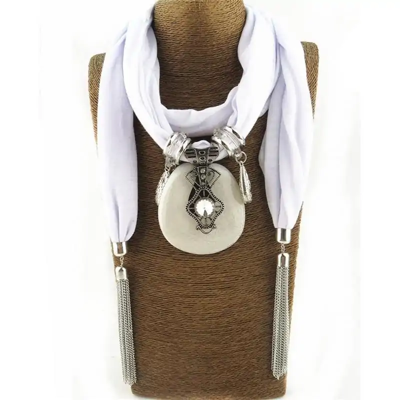 Sieraden Sjaal ketting sieraden. | OkO-OKO™ Grijs witte sjaal ketting met ronde juwelen | oko oko