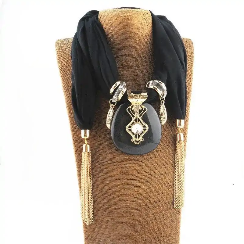 Sieraden Sjaal ketting sieraden. | OkO-OKO™ Zwart-witte sjaalketting met ronde gezichtssieraden | oko oko
