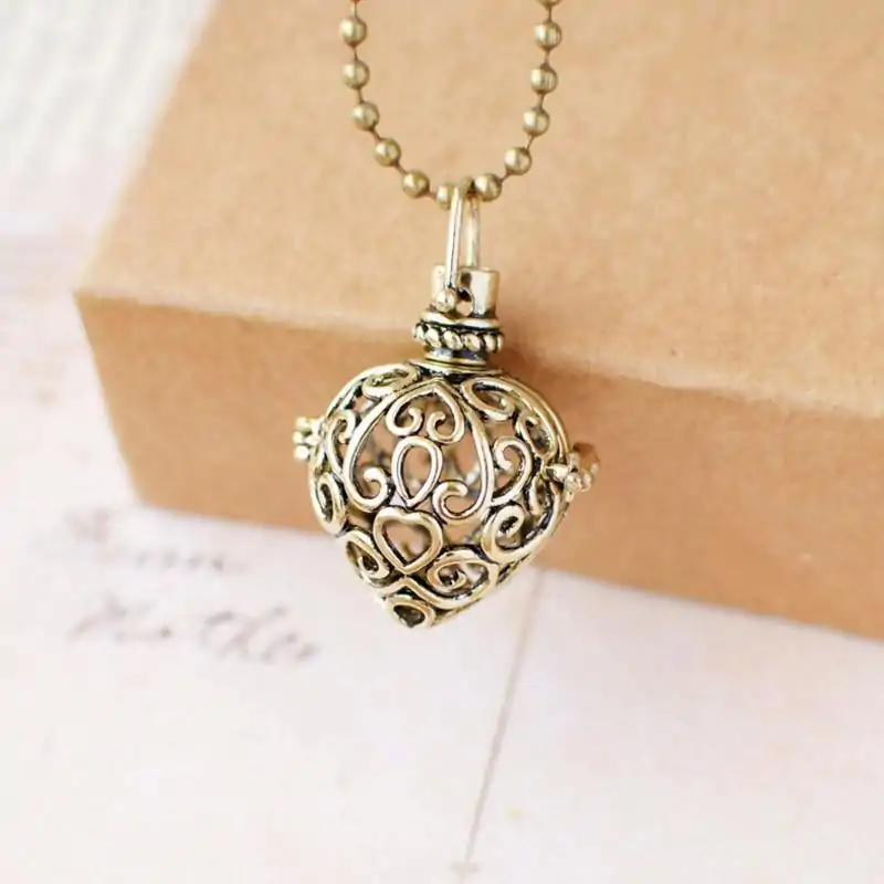 Bijou Diffuseur Huiles Essentielles <br> Boule en laiton (10 variantes). | OkO-OKO™ Pendentif diffuseur d'huiles essentielles boule en laiton en coeur | oko oko