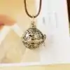 Bijou Diffuseur Huiles Essentielles <br> Boule en laiton (10 variantes). | OkO-OKO™ Pendentif diffuseur d'huiles essentielles boule en laiton papillon | oko oko