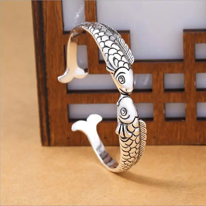 Spiritueller Schmuck Doppelter Fisch-Armband. | OkO-OKO™ Armband Fisch Silber von vorne gesehen | OkO-OkO