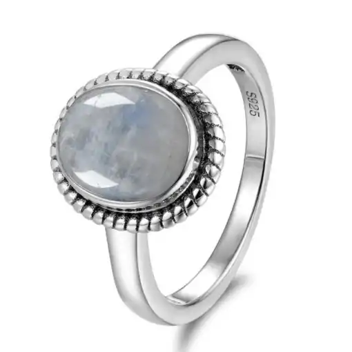 Anillo de piedra lunar de plata 925 sobre fondo blanco | OkO-OkO™