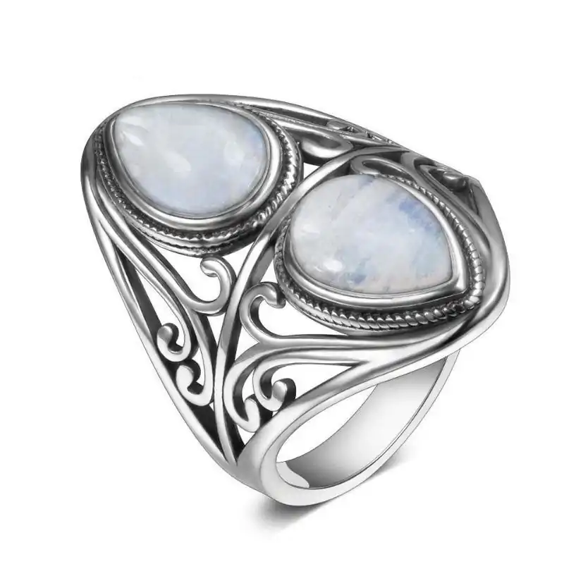 Bijou Lithothérapie <br> Bague Pierre de Lune argent. | OkO-OKO™ Bague Pierre de Lune argent sur fond bland | OkO-OkO