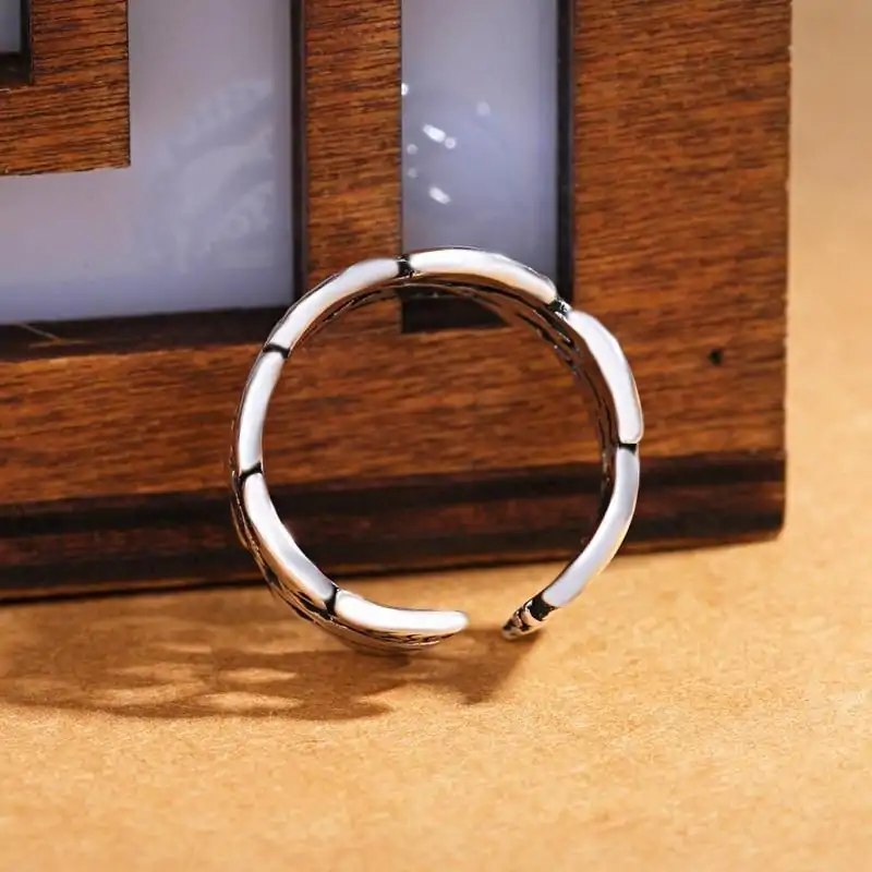 Bijou Spirituel <br> Fish ring (Silver). | OkO-OKO™ Fish ring side view | oko oko
