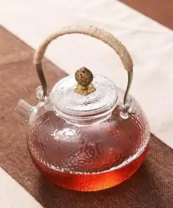 Tetera de cristal de 700 ml sobre una mesa | oko oko