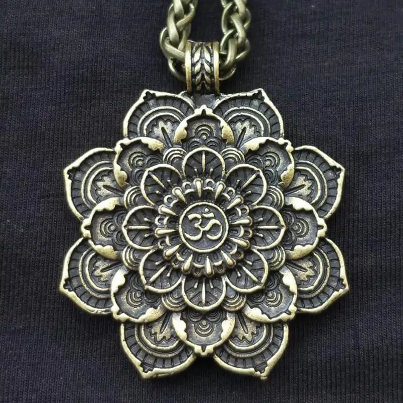 Spiritueller Schmuck Lotusblüten-Anhänger. | OkO-OKO™ Lotusblütenanhänger Bronze Zoom | oko-oko