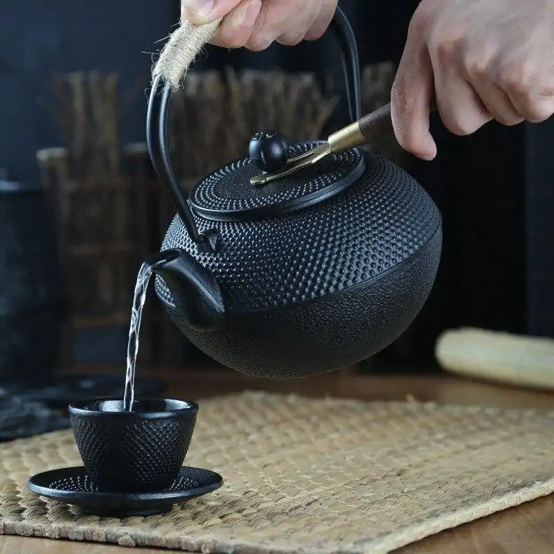 Théière en fonte brute <br> Japanese. | OkO-OKO™ Théière en Fonte Japanese exemple de service | oko-oko