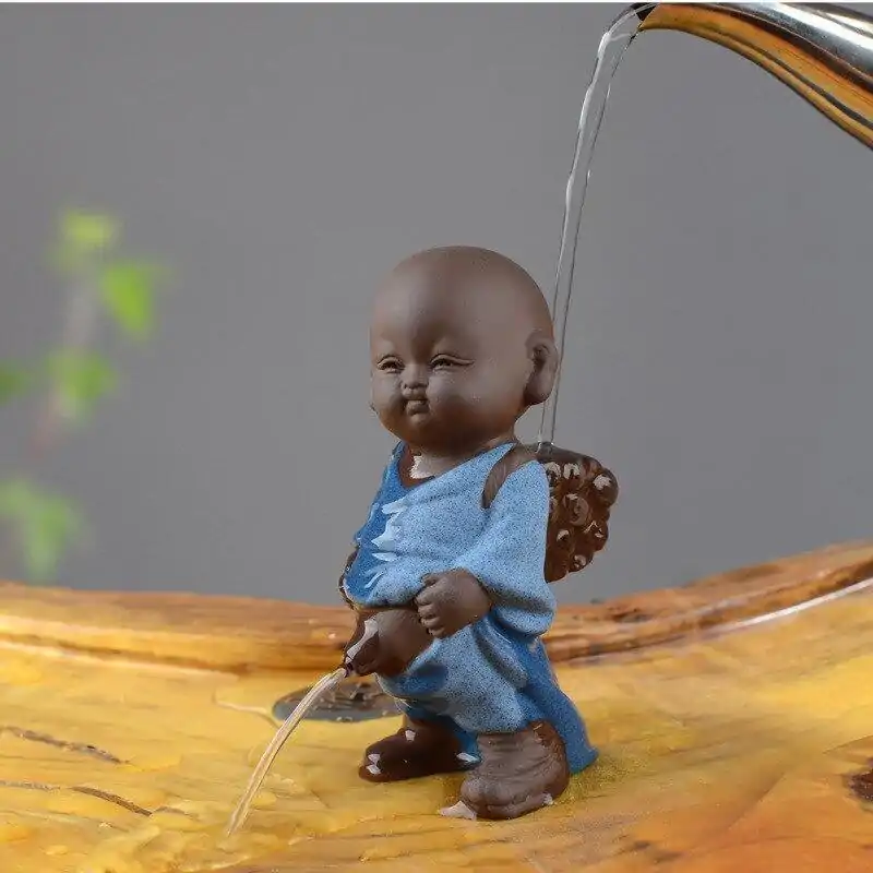 Tea Pets <br> Bébé Moine qui fait Pipi (6 variantes) | OkO-OKO™ Tea Pets Bébé Moine bleu qui fait Pipi | OkO-OkO