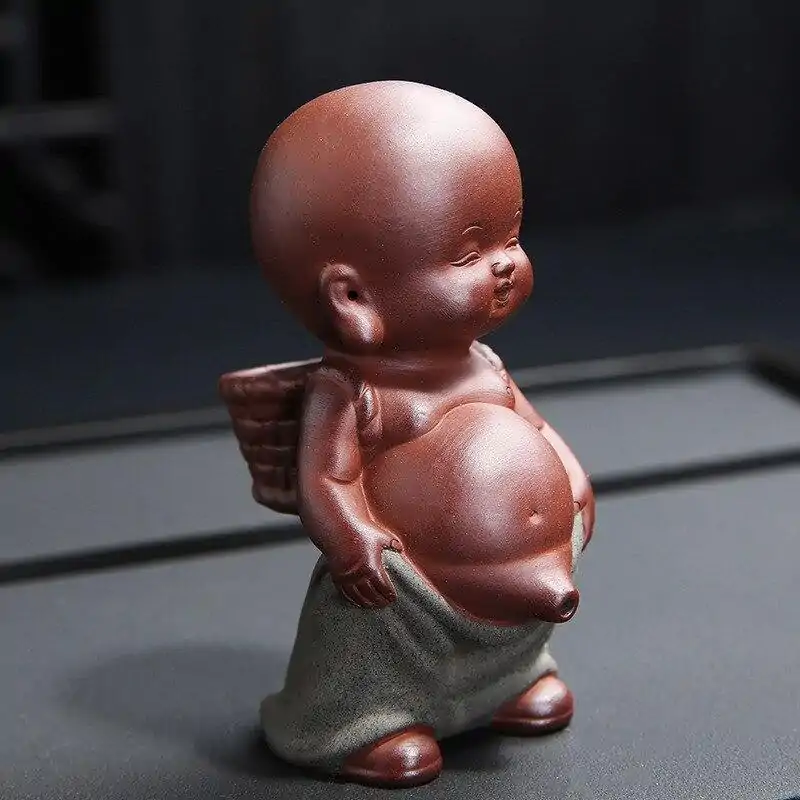 Tea Pets <br> Bébé Moine qui fait Pipi (6 variantes) | OkO-OKO™ Tea Pets Bébé Moine qui fait Pipi céramique rouge | OkO-OkO