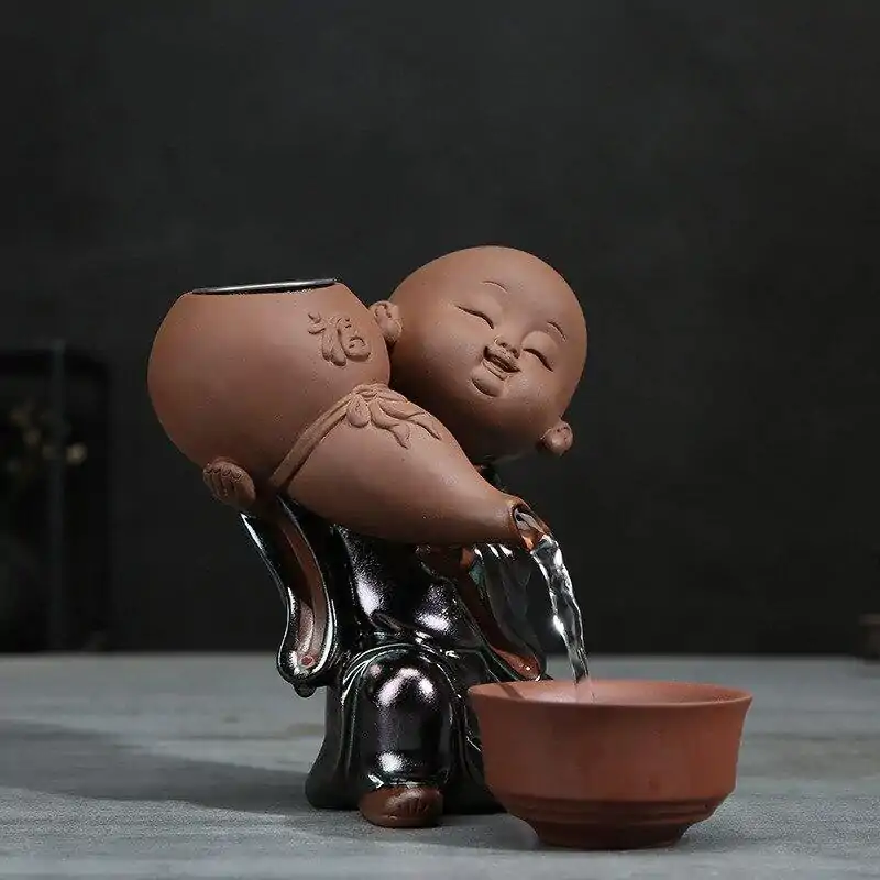Tea Pets <br> Bébé Moine qui fait Pipi (6 variantes) | OkO-OKO™ Tea Pets Bébé Moine qui fait filtre à feuilles de thé | OkO-OkO