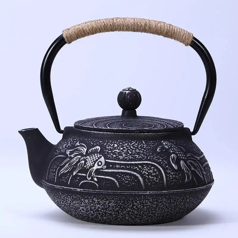 Théière en fonte Tetsubin <br>Oranda. | OkO-OKO™ Théière en Fonte Tetsubin Oranda Argenté sur fond blanc | oko-oko