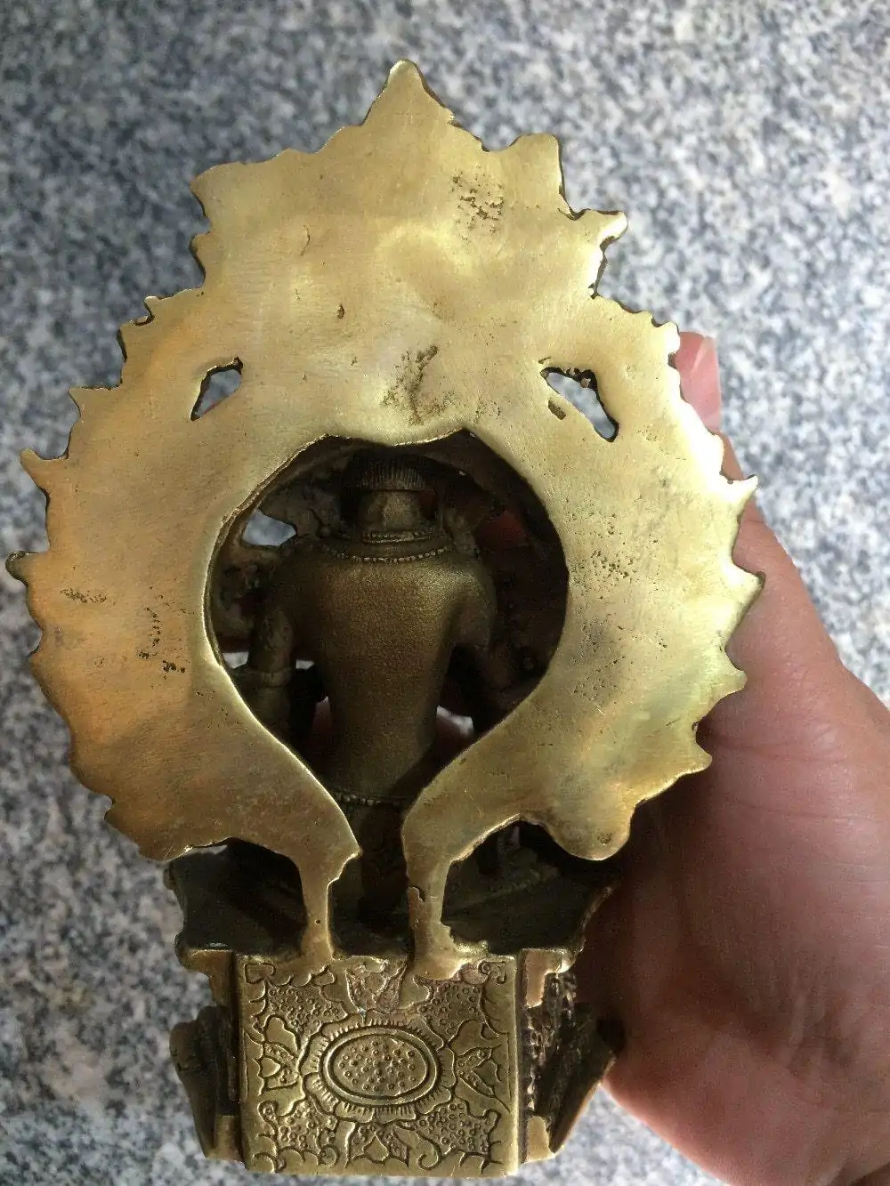 Bouddhisme <br> Statue de Tara. | OkO-OKO™ Statue déesse Tara vue de dos | OkO-OkO