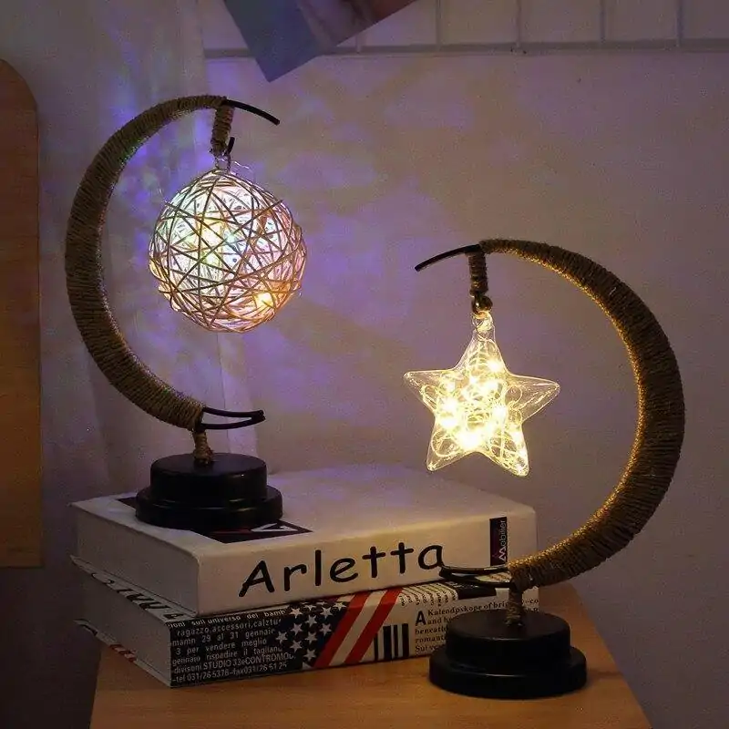 Décoration lumineuse <br>Lampe Croissant de Lune. | OkO-OKO™ Lampe Croissant de Lune avec étoile et boule en rotin| oko-oko