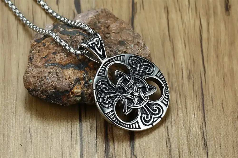 Bijou Homme <br> Collier nœud de la Trinité. | OkO-OKO™ Collier nœud Trinité homme | oko oko