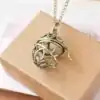Bijou Diffuseur Huiles Essentielles <br> Boule en laiton (10 variantes). | OkO-OKO™ Pendentif diffuseur d'huiles essentielles boule en laiton lotus | oko oko