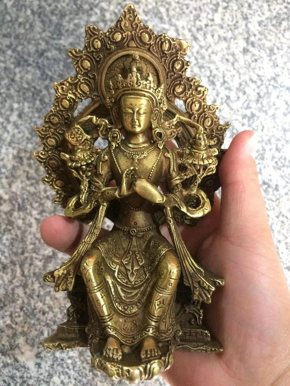 Bouddhisme <br> Statue de Tara. | OkO-OKO™ Statue déesse Tara vue de face | OkO-OkO