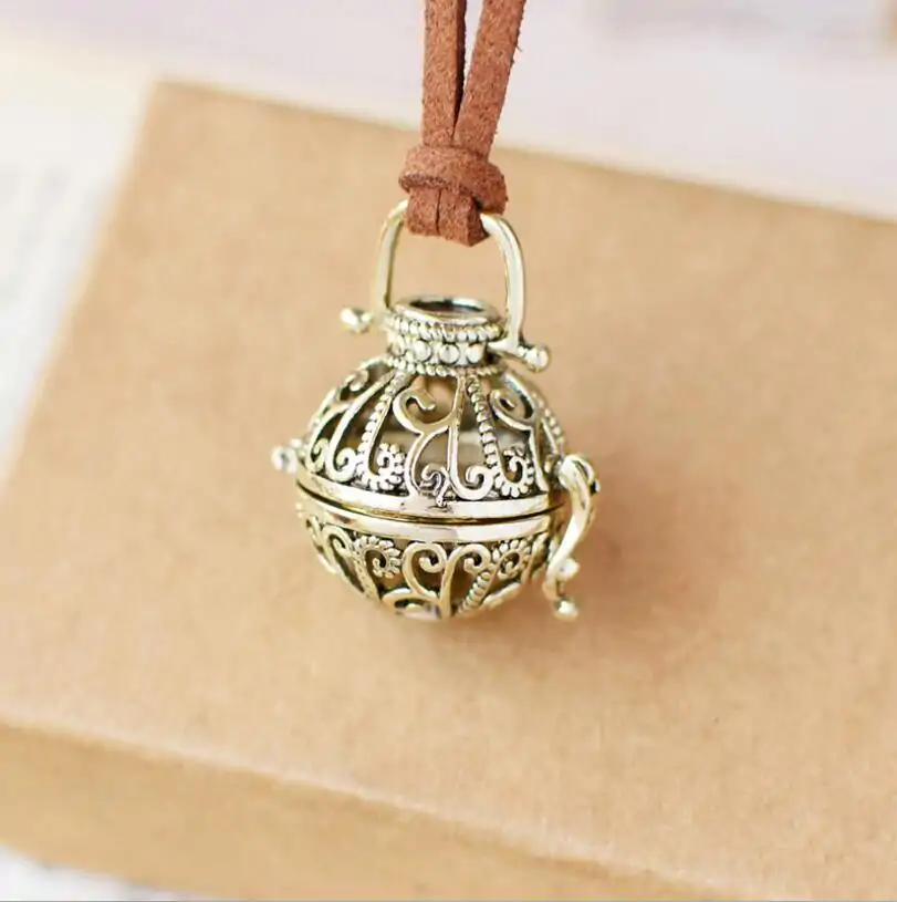 Bijou Diffuseur Huiles Essentielles <br> Boule en laiton (10 variantes). | OkO-OKO™ Pendentif diffuseur d'huiles essentielles boule en laiton | oko oko