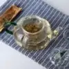 Glasteekannen Kürbis (mit Filter) | OkO-OKO™ Teekannen aus Glas Kürbis auf einem Tisch | oko-oko