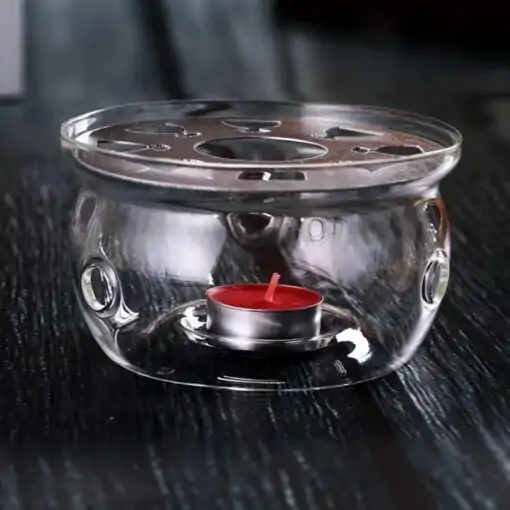 Glazen theepottenwarmer op een tafel | oko oko