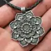 Spiritueller Schmuck Lotusblüten-Anhänger. | OkO-OKO™ Lotusblütenanhänger Silber Zoom | oko-oko