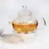 Glasteekannen mit Teekannenwärmer (Kerze). | OkO-OKO™ Teekannen aus Glas Mit Teekannenwärmer auf weißem Hintergrund | OkO-OkO™