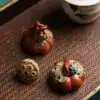 Tea Pets Pompoen (6 kleuren). | OkO-OKO™ Thee Pets Pompoen op een thee dienblad | OkO-OkO