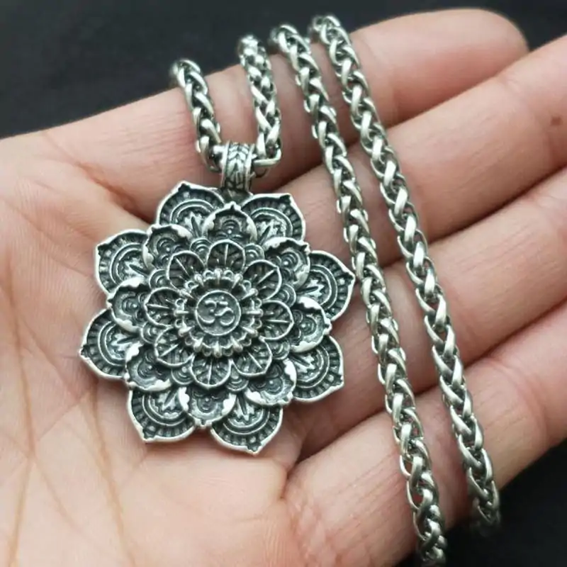 Spiritueller Schmuck Lotusblüten-Anhänger. | OkO-OKO™ Lotusblüten-Anhänger mit Kette zoom | oko-oko