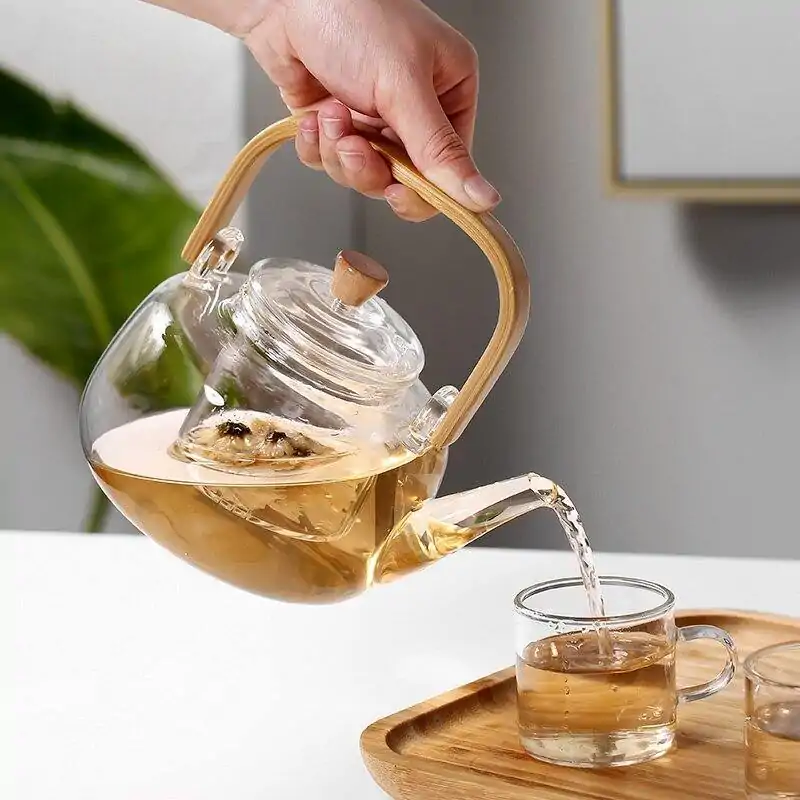 Théières en Verre <br> Avec filtre Transparent. | OkO-OKO™ Théière en Verre avec Filtre dans la main | oko oko