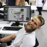 Luminothérapie | OkO-OKO™ Homme heureux au travail