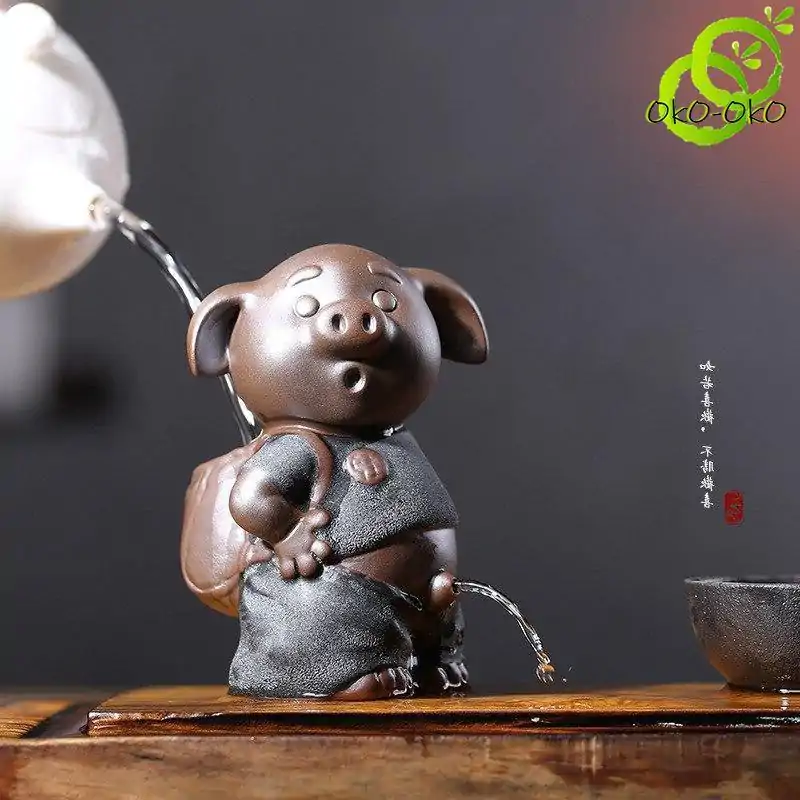 Tea Pets <br> Bébé Moine qui fait Pipi (6 variantes) | OkO-OKO™ Tea Pets Bébé cochon qui fait Pipi 6 variantes | OkO-OkO