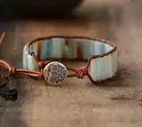 https://oko-oko.com/collections/bijoux-etniques-et-boho/products/bracelet-en-pierre-naturelle-damazonite-oko-oko