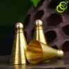 Incienso Molde de Cobre para Polvo de Incienso | OkO-OKO™ Molde de incienso sobre una mesa OkO-OkO_74