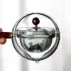 Théière Rotative en Verre 500 ml | OkO-OKO™ Théière rotative japonaise pour les amateurs sde thé sur fond claire-oko-oko-